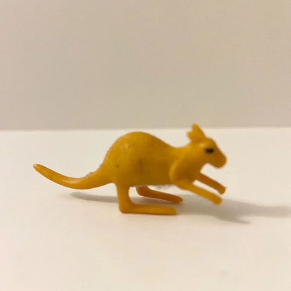 Vintage Lot  of 5 Kangaroo Plastic Toys Hong Kong - Picture 16 of 16